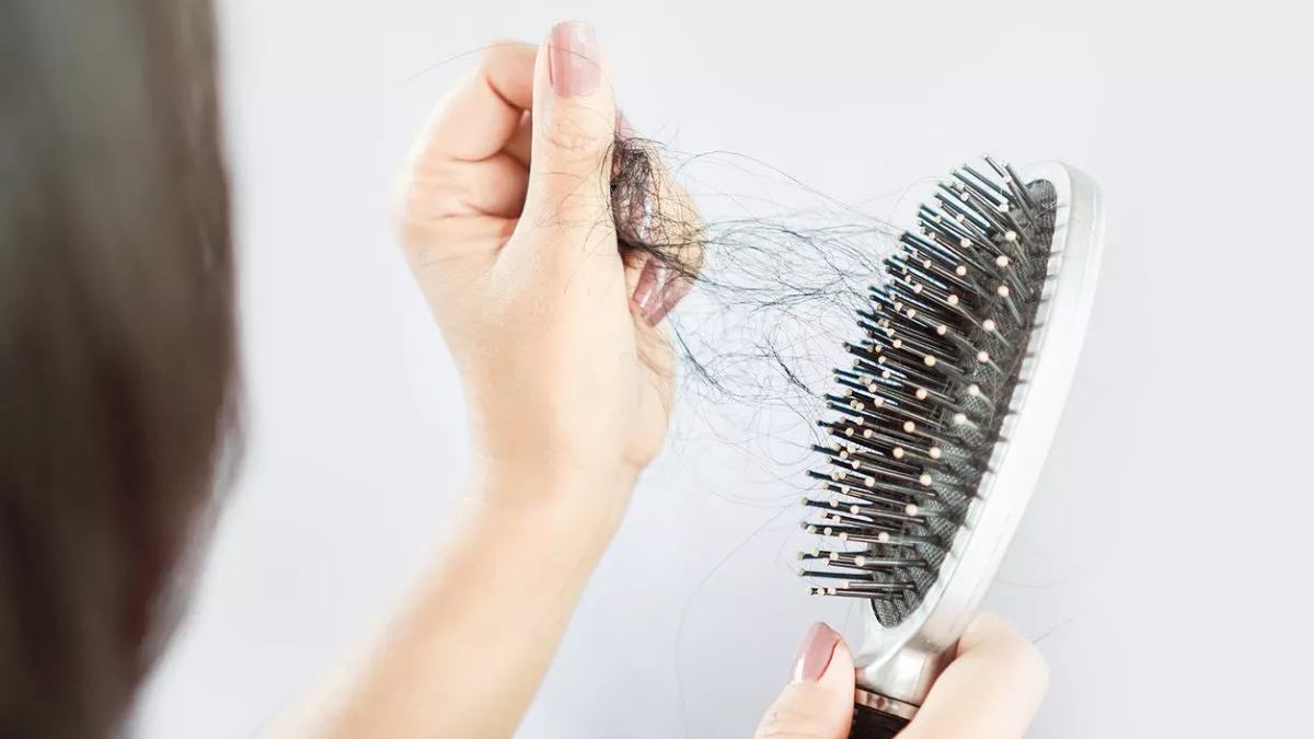 Envelhecimento do couro cabeludo: cientista explica cuidados com cabelos após os 50 anos