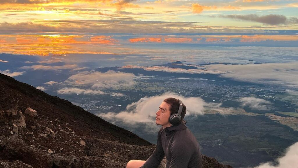 Whindersson Nunes mostra escalada ao Monte Fuji - HIT SITE