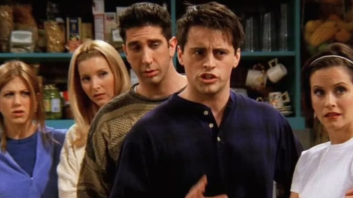 Personagens de Friends na casa da Monica