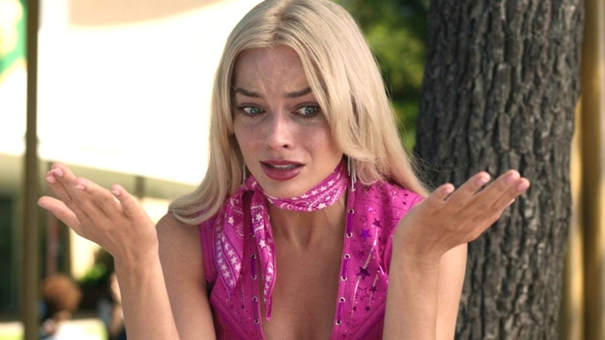 Margot Robbie em momento de tensão em Barbie